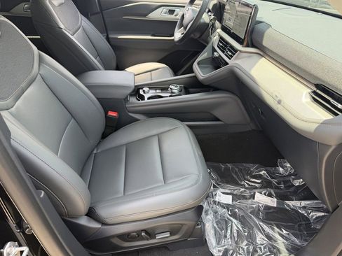 New 2026 Ford Explorer Active w/ Active Comfort Package RWD image 9