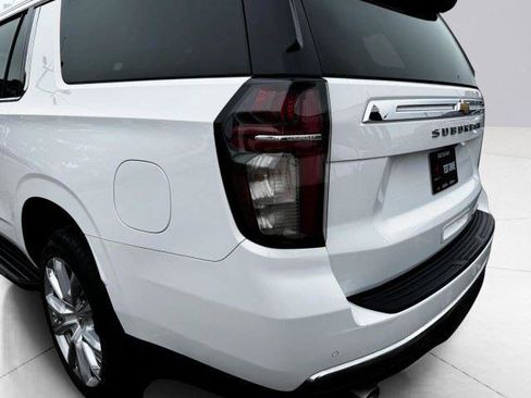 Used 2021 Chevrolet Suburban Premier w/ Premium Package RWD image 17