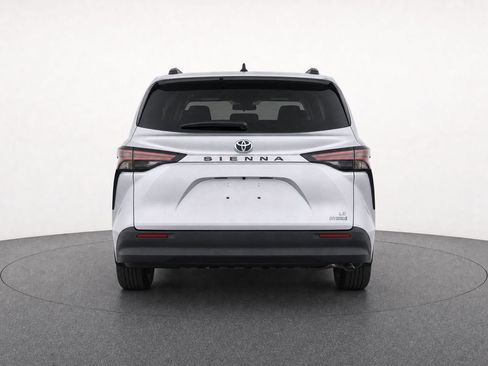Used 2024 Toyota Sienna LE FWD image 10