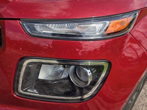 Used 2023 Hyundai Venue SEL FWD image 8