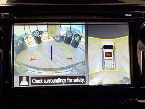 Used 2018 Nissan Titan Platinum Reserve w/ Platinum Utility Package image 11