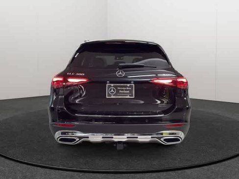 Used 2025 Mercedes-Benz GLC 300 4MATIC image 6
