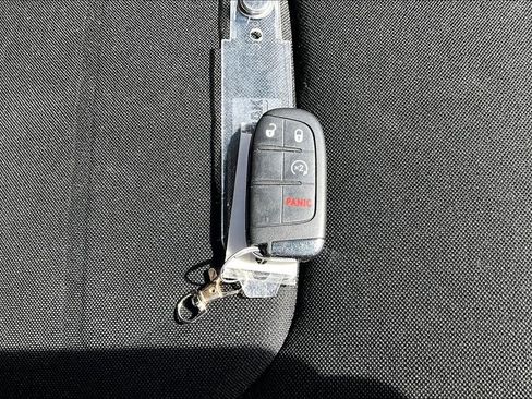 Used 2018 Jeep Renegade Latitude image 12