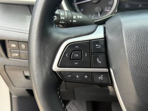 Used 2023 Toyota Highlander XLE FWD image 10