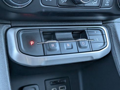 Used 2023 GMC Acadia SLT image 24