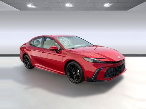 Used 2026 Toyota Camry SE FWD image 6