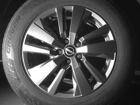 Used 2025 Nissan Pathfinder SV image 15