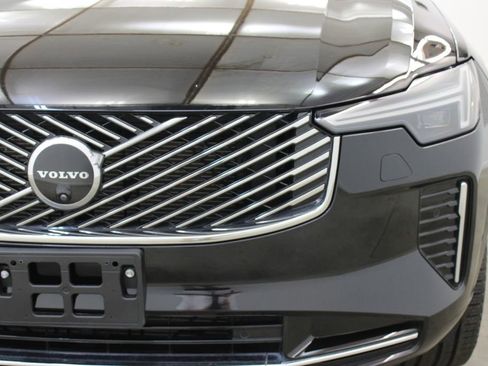 Certified 2025 Volvo XC90 B6 Plus image 8