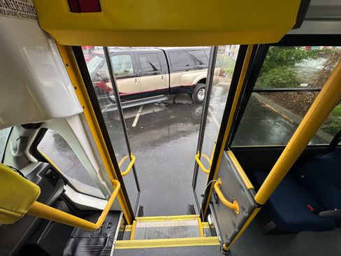 Used 2014 Chevrolet Express 3500 image 14