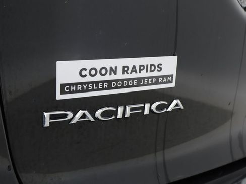 Certified 2023 Chrysler Pacifica Touring-L FWD image 18