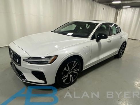 Used 2022 Volvo S60 T8 R-Design AWD/4WD image 1