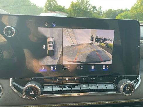 Certified 2024 Chevrolet Colorado ZR2 w/ Technology Package image 34