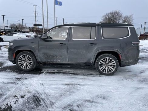 Used 2022 Jeep Grand Wagoneer Series III image 2