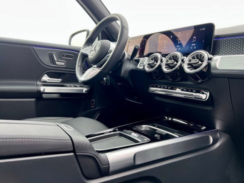 Certified 2025 Mercedes-Benz GLB 250 4MATIC image 7