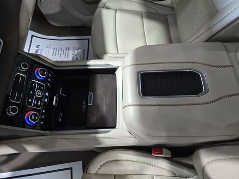 Used 2021 GMC Yukon Denali w/ Denali Premium Package image 12