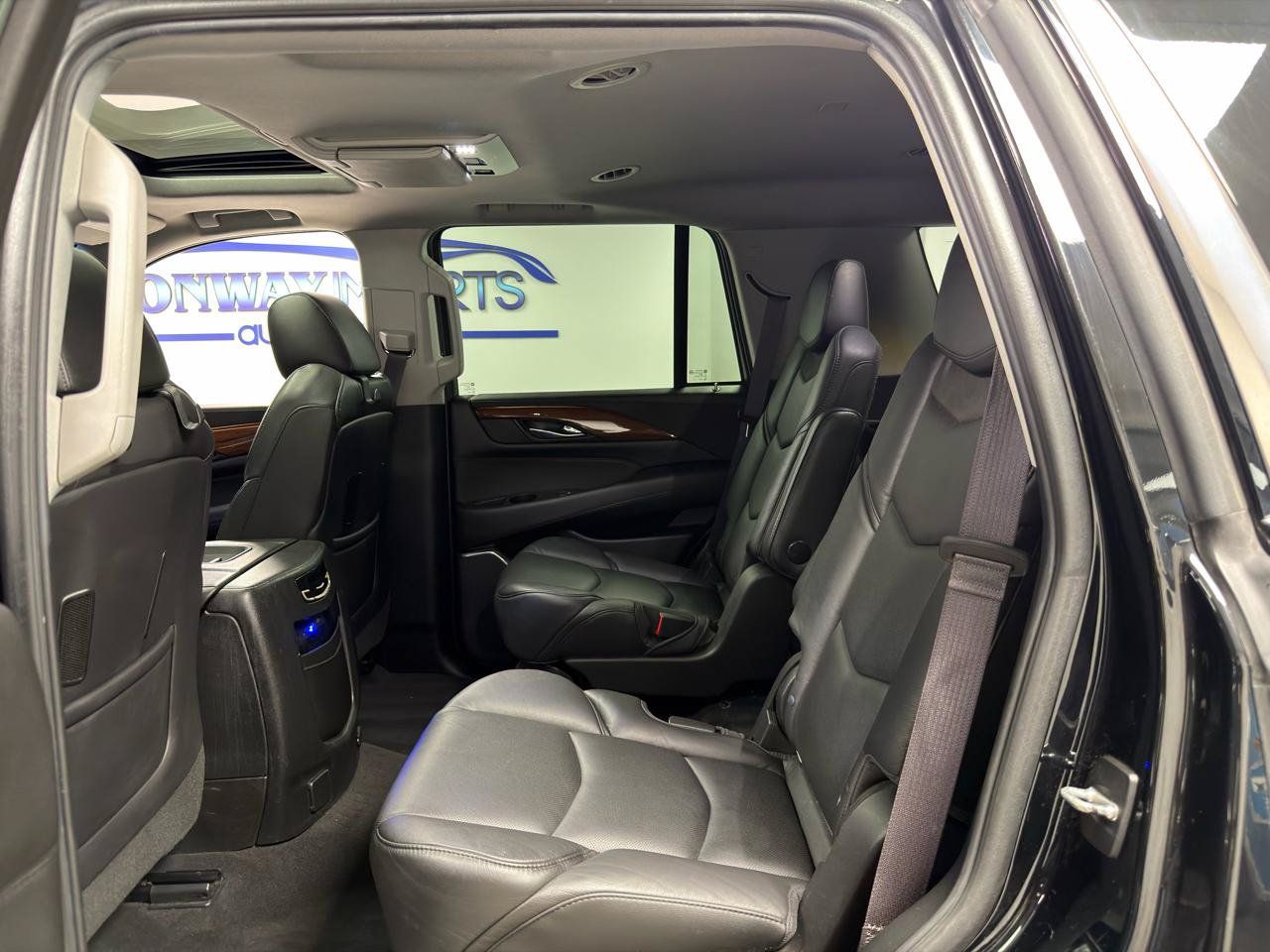 Used 2017 Cadillac Escalade Premium Luxury AWD/4WD image 30