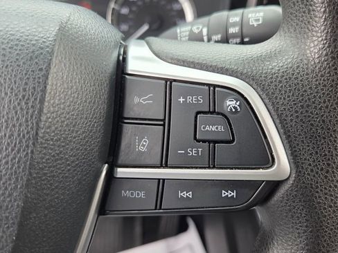 Used 2023 Toyota Highlander L image 22