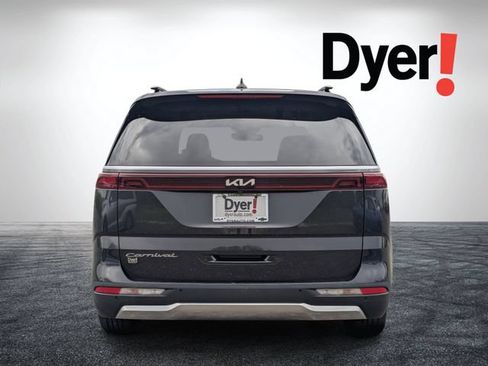 Certified 2022 Kia Carnival SX FWD image 5