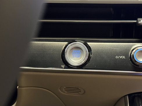 New 2026 Genesis GV70 2.5T Advanced AWD/4WD image 24