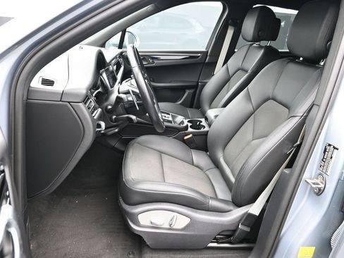 Certified 2022 Porsche Macan AWD/4WD image 5
