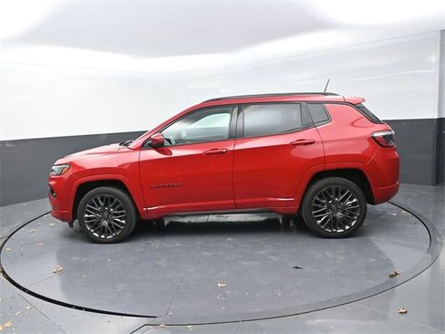 Used 2023 Jeep Compass Limited image 4