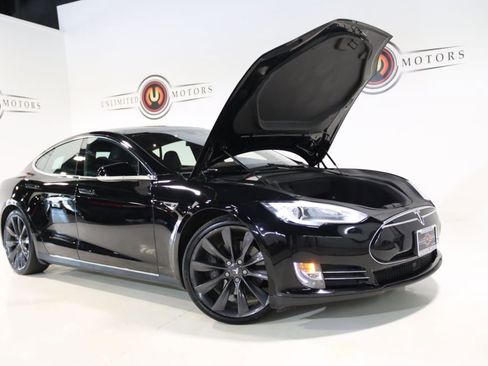 Used 2015 Tesla Model S 70 image 28
