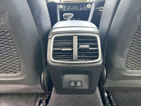 Used 2025 Genesis G70 2.5T image 15