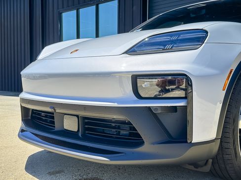 New 2026 Porsche Macan GTS Electric AWD/4WD image 13