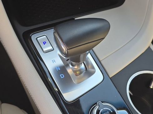 Used 2025 Genesis G70 2.5T image 27