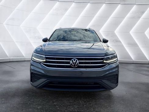Used 2023 Volkswagen Tiguan SE w/ Panoramic Sunroof Package FWD image 2
