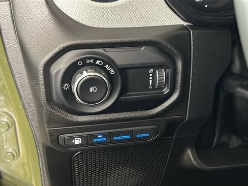 Used 2024 Jeep Wrangler Unlimited AWD/4WD image 18
