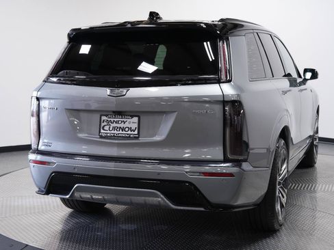 Used 2026 Cadillac Vistiq Platinum w/ LPO, Floor Liner Package AWD/4WD image 9