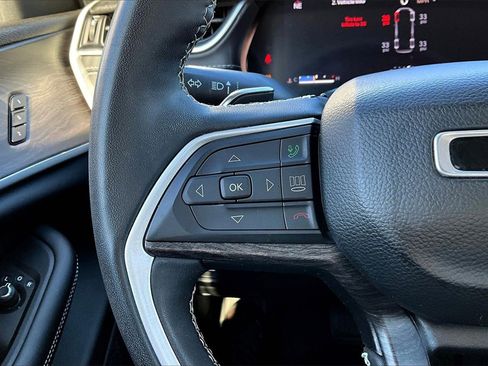 Used 2023 Jeep Grand Cherokee L Limited w/ Black Appearance Package image 29