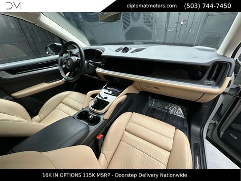 Used 2025 Porsche Cayenne E-Hybrid image 19