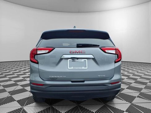 Used 2024 GMC Terrain SLE image 7