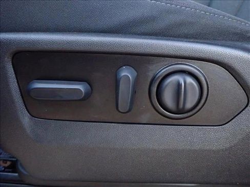 Used 2022 Chevrolet Silverado 1500 LT w/ Convenience Package II image 11