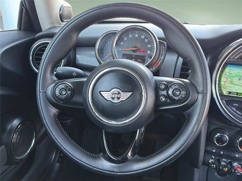 Used 2018 MINI Cooper 2-Door Hardtop image 18