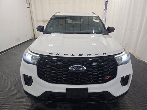 Used 2025 Ford Explorer ST AWD/4WD image 3