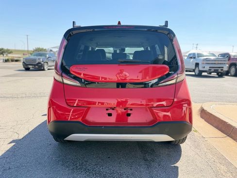 Used 2023 Kia Soul LX FWD image 5