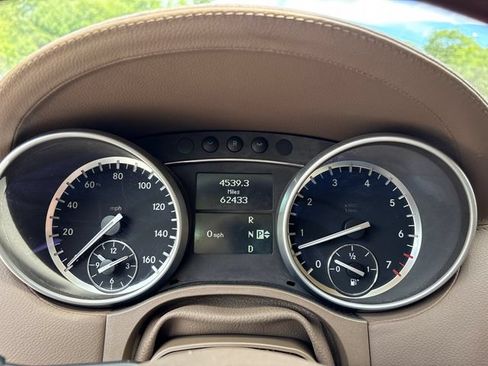 Used 2012 Mercedes-Benz GL 550 4MATIC image 25