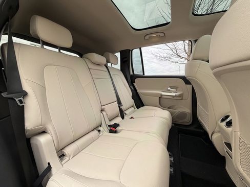 Used 2023 Mercedes-Benz GLB 250 4MATIC image 40