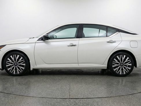Used 2025 Nissan Altima 2.5 SV image 5