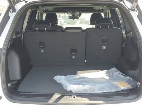 New 2026 Jeep Grand Cherokee Altitude AWD/4WD image 9
