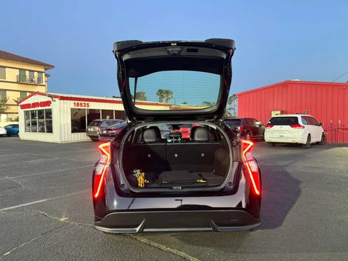 Used 2016 Toyota Prius Four Touring FWD image 7