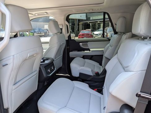 Used 2025 Ford Expedition Platinum AWD/4WD image 31