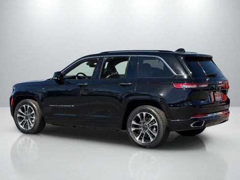 Used 2023 Jeep Grand Cherokee Overland w/ Luxury Tech Group IV AWD/4WD image 5