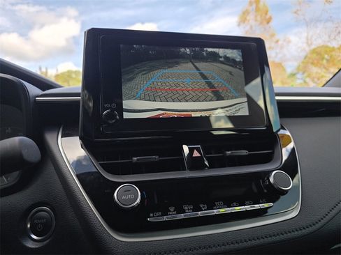 Certified 2025 Toyota Corolla LE image 32