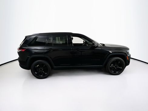 Used 2023 Jeep Grand Cherokee Altitude AWD/4WD image 4