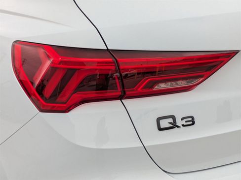 New 2025 Audi Q3 2.0T Premium image 14