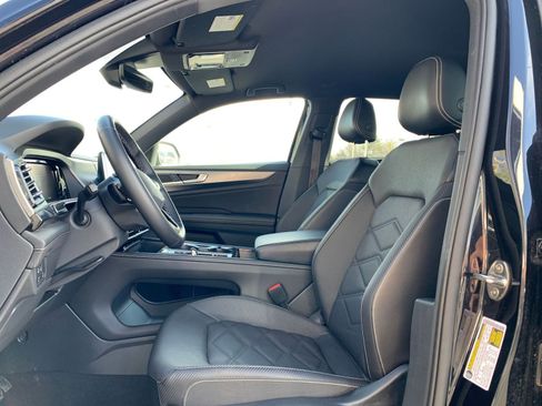 Used 2025 Volkswagen Atlas Cross Sport SE image 27